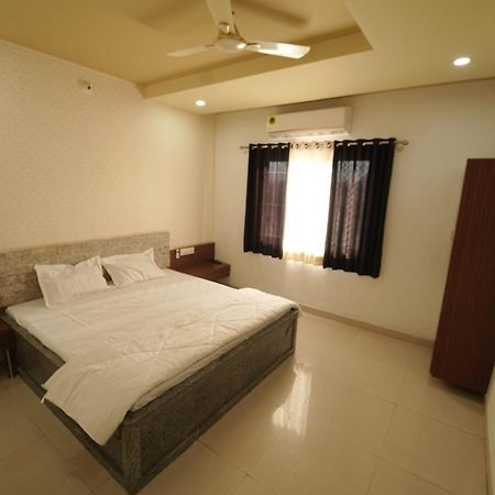 Hotel Pawar Palace And Restaurant Kelwa  Exterior photo