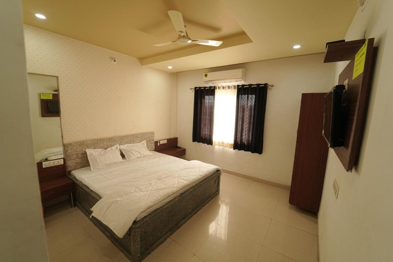 Hotel Pawar Palace And Restaurant Kelwa  Exterior photo