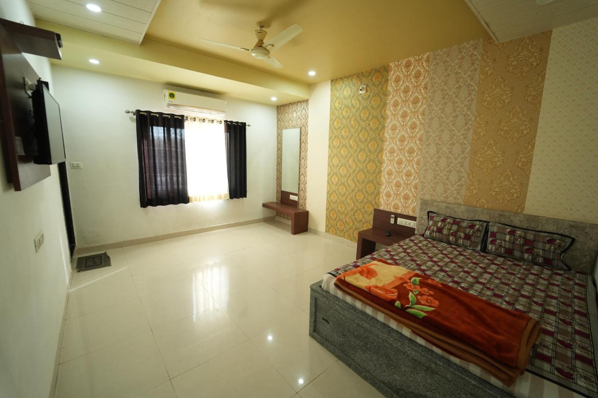 Hotel Pawar Palace And Restaurant Kelwa  Exterior photo