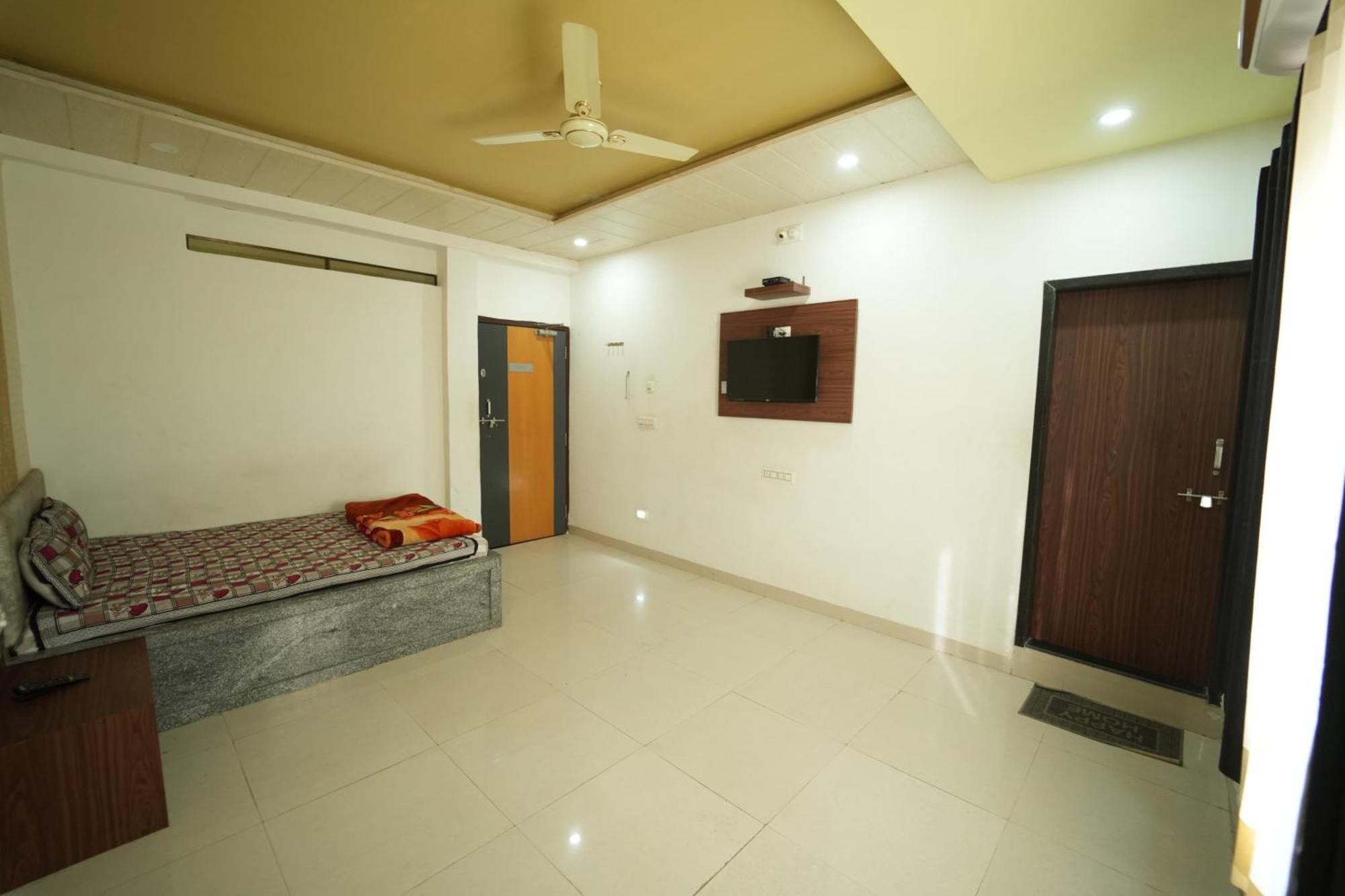 Hotel Pawar Palace And Restaurant Kelwa  Exterior photo
